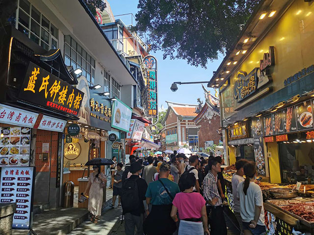 黄金周前五天游客近50万 曾厝垵文创村小店受游客欢迎